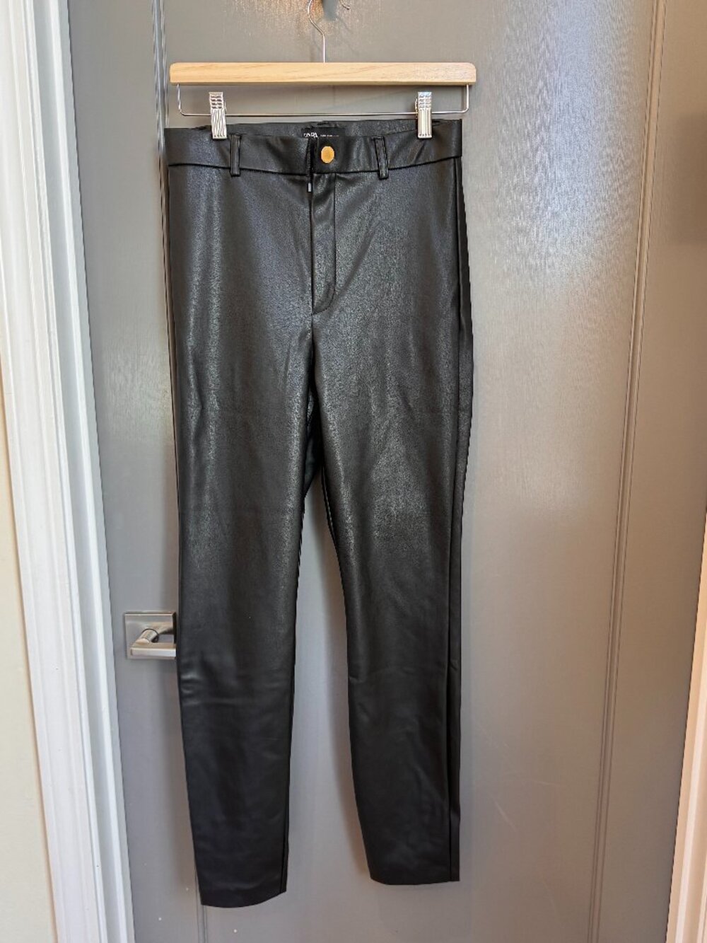 Zara Faux Leather Pants – Black SIZE: M